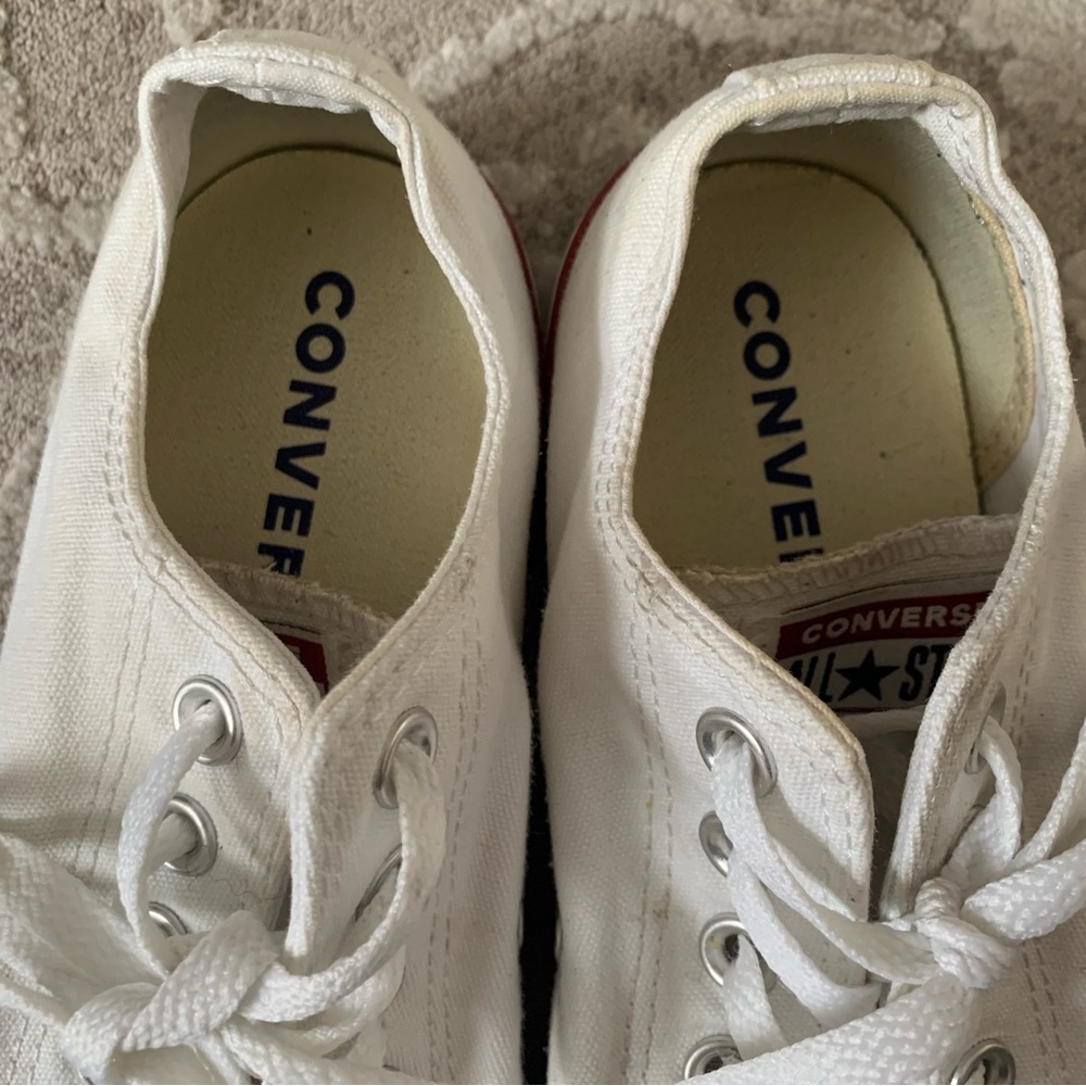 Converse Women's Low Top White Classic Sneakers Size 7 - Picture 3 of 9